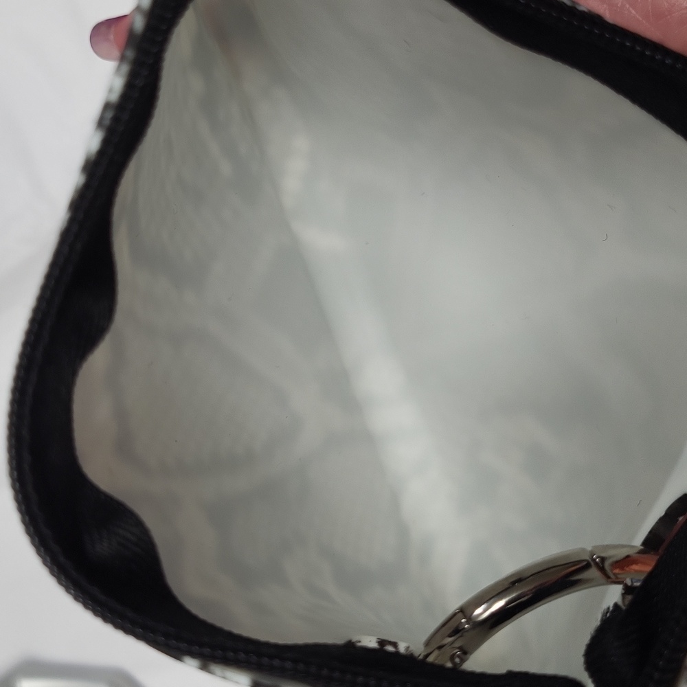 NWOT O Venture Silicone Zip Pouch ~ Matches Keyring Bracelet Sold Seperately - Picture 4 of 7